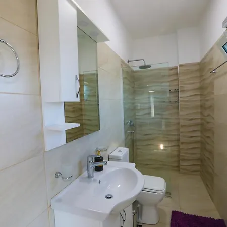 Enxhi Guest house *