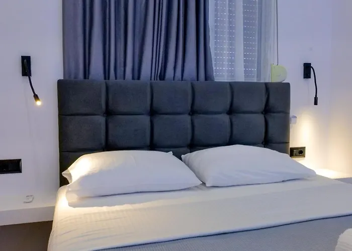 Pensionat Enxhi 3*