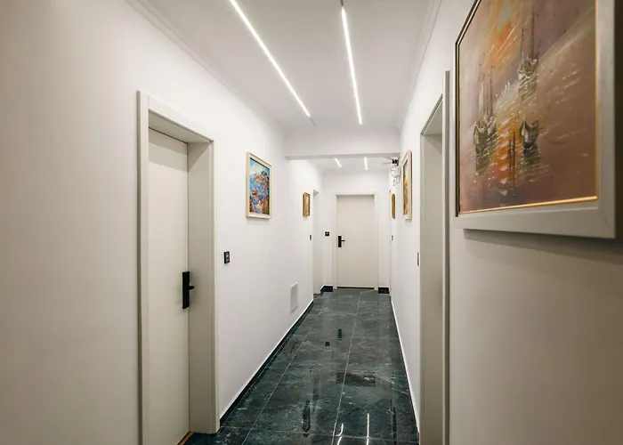 Pensionat Enxhi 3*
