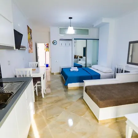 Guest house Enxhi 3*