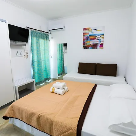 Guest house Enxhi 3*