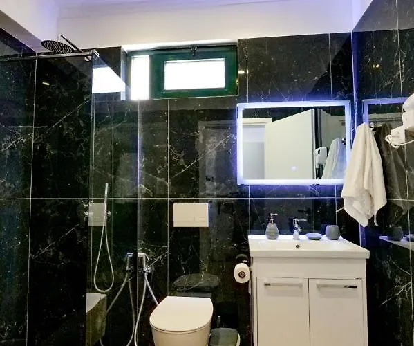 Enxhi ゲストハウス 3*