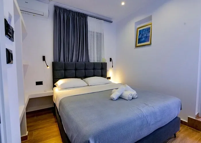 Enxhi ゲストハウス 3*