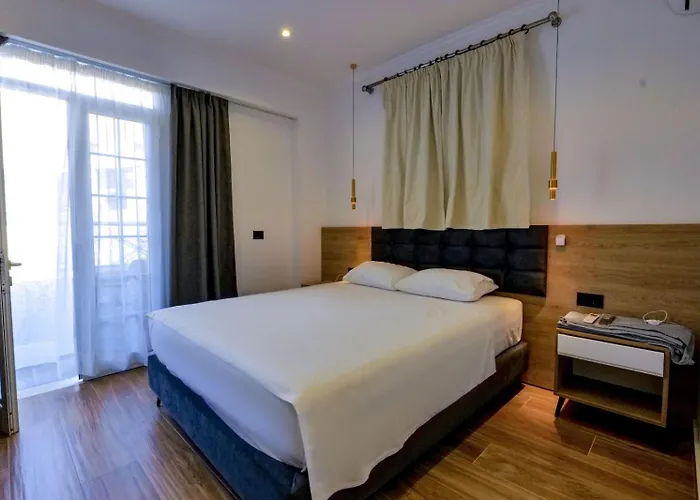 ゲストハウス Enxhi クサミル