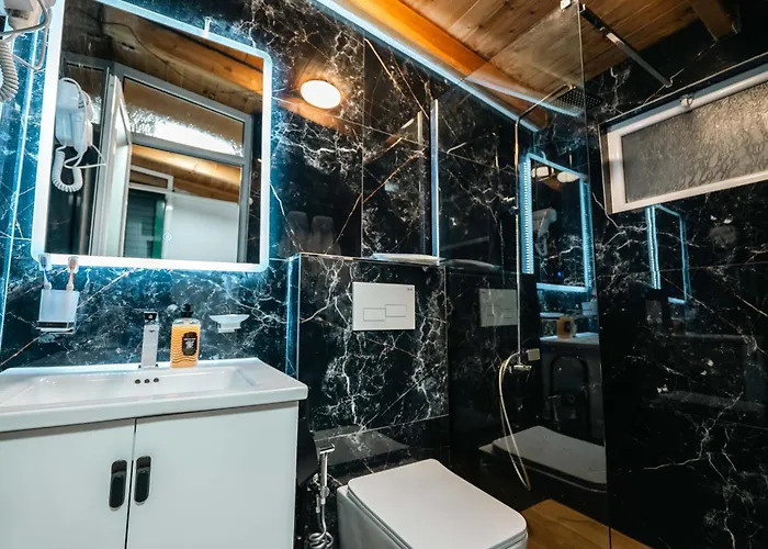 ゲストハウス Enxhi 3*