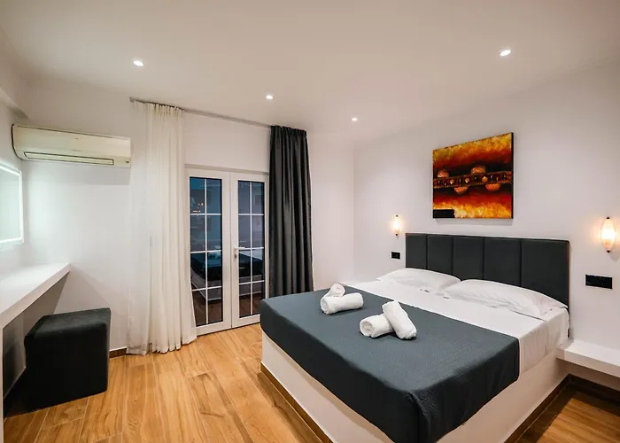 Enxhi ゲストハウス クサミル