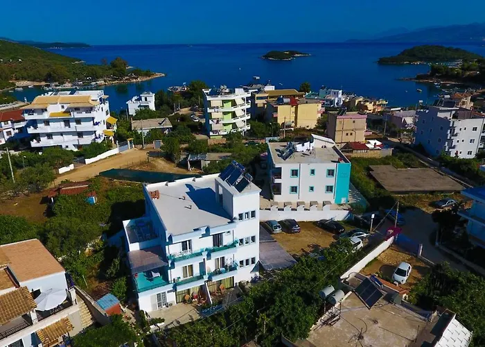 Enxhi ゲストハウス 3*