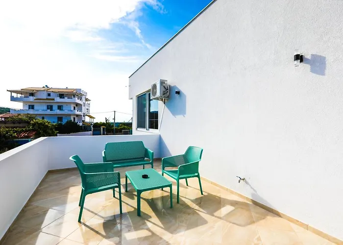 Enxhi ゲストハウス 3*